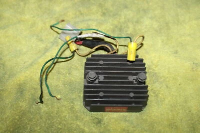 Honda Sabre 700 VF700S 1985 rectificador regulador de voltaje Foto 1 de 4