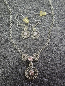 Vtg Stamped Avon Silver Tone Pink Flower Dangle Pendant Matching Hook Earrings - Imagen 1 de 12