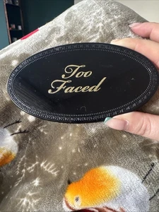 Too Faced Turn Up The Light Highlighting Palette Light - Picture 1 of 5