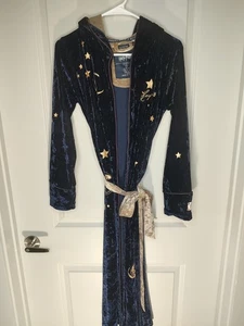 NWT HARRY POTTER VELVET PURPLE ROBE WOMENS SMALL  PROPERTY OF HOGWARTS Very Rare - Picture 1 of 12