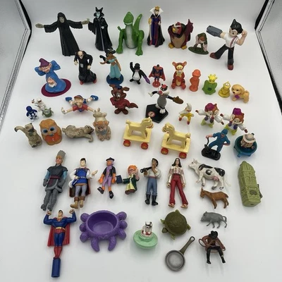 Lote de 50 bonecos colecionáveis vintage Disney etc personagens brinquedos aleatórios - Imagem 1 de 4