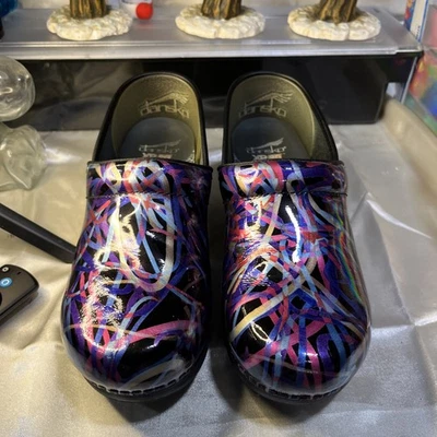 Dansko XP 2.0 Women's  Black, Purple  Ribbon Patent Clog Size 39EU 8-8.5 - Image 1 of 4