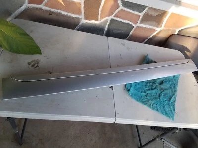 Porsche Cayenne 2003-2006 puerta levadiza moldura panel adorno trasero color plata Foto 1 de 4