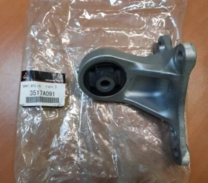 Genuine Rear Left Differential Mount Bracket For Mitsubishi Outlander PHEV 2016 - Picture 1 of 3