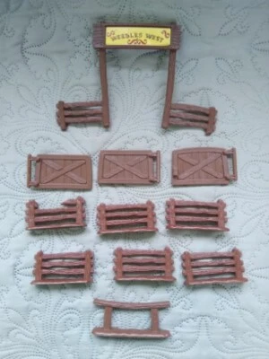 Piezas de cerca y puertas estables Hasbro Room Weebles West Ranch 1974 vintage Foto 1 de 4