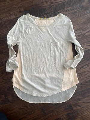 Camisa Pullover Anthropologie Pequeña Amarilla Botón Capas Mangas Henley M Foto 1 de 4