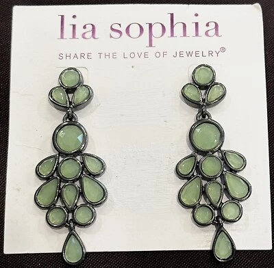 Pendientes araña de hematita con cuentas de grifo de vidrio verde menta baile lento Lia Sophia Foto 1 de 4