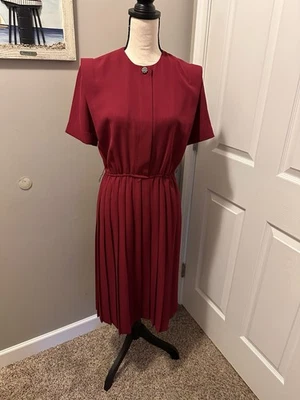 Leslie Fay De Colección Años 80 Secretaria Plisada Camisa Vestido Midi Geek Chic 8P Rojo Vino Foto 1 de 4