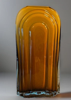 Vaso de vidro âmbar descontinuado West Elm anos 70 retrô estilo moderno meados do século 9,75” - Imagem 1 de 4