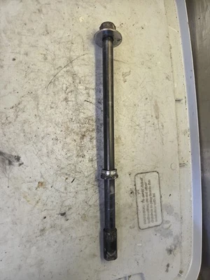 99 - 09 Yamaha V Star 1100 XVS1100 Classic rear axle  - Image 1 of 2