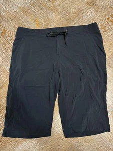 COLUMBIA Black Nylon HIKING Short PANTS SZ 12 Waist 34” Inseam 13” Omni Shield - Picture 1 of 5