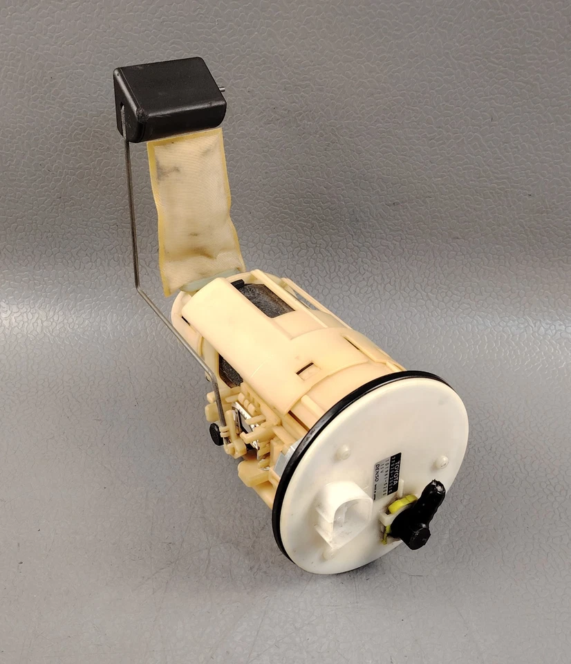 99 01 LEXUS GS300 JZS161 2JZGE / 1UZFE Fuel Pump ASSEMBLY 77024 30010 OEM JDM - Image 1 of 4