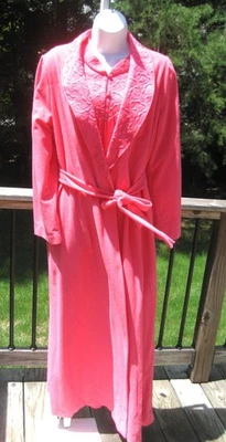 Conjunto de bata y camisón fino de sombra con cuello chal acolchado rosa coral mediano Foto 1 de 4