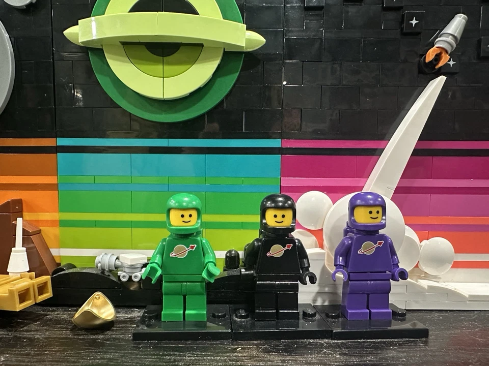 LEGO Classic Spaceman: Lot Of 3 Purple Black &Green W/ Space Helmet / Airtank - Image 1 of 2