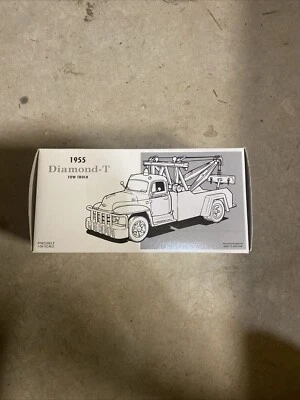 Camión de remolque First Gear 1955 Diamond T Mobilgas rojo y azul escala 1:34 camión fundido a presión Foto 1 de 3