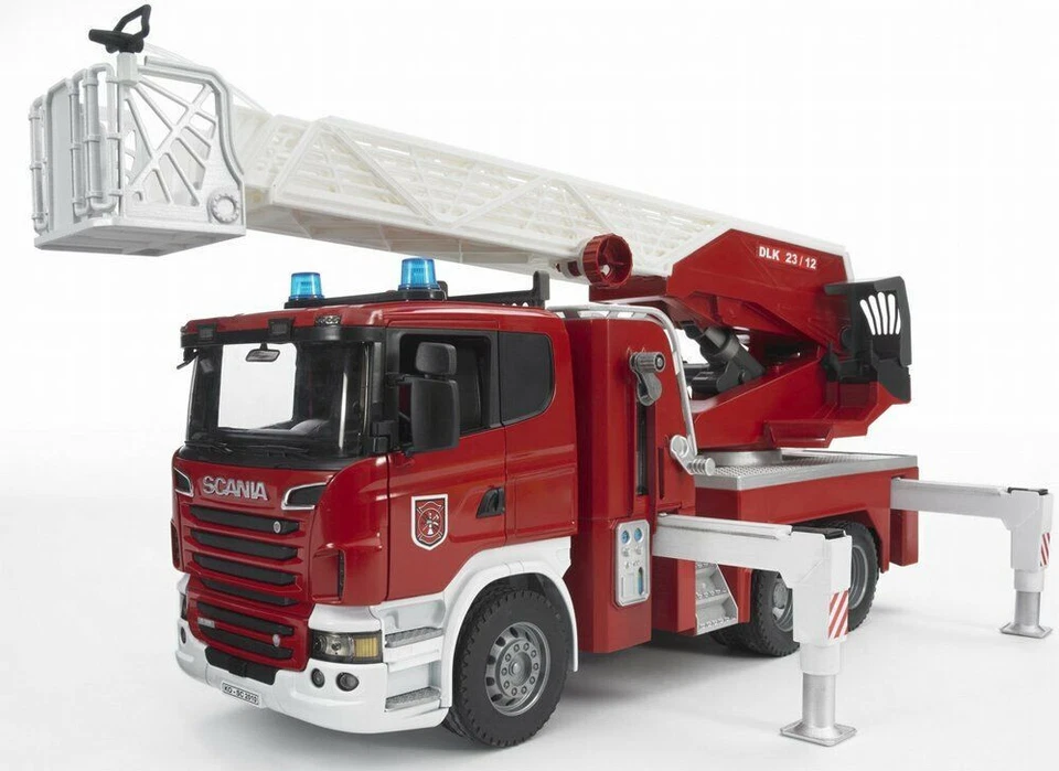 BRUDER 1:16 CAMION POMPIERI SCANIA AUTOPOMPA CON LUCI E SUONI  ART 03590 - Immagine 1 di 2
