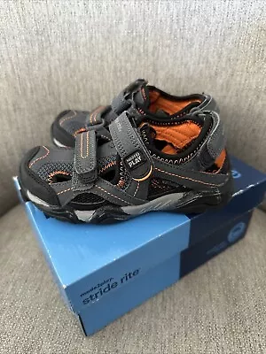 НОВЫЕ серые/черные сандалии Stride Rite SONI размер 10 обувь для малышей среднего размера - Изображение 1 из 4