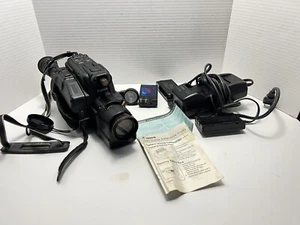 CANON E65A 8MM CANOVISION 8 10X VIDEO CAMCORDER W/ CASE Chargers & Battery - Picture 1 of 8