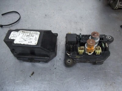 CAJA DE FUSIBLES KAWASAKI GPZ750 + TAPA GPZ750 / TURBO Foto 1 de 4