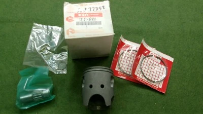 SUZUKI RM250 1996-2000 ВЕРХНИЙ КОНЕЦ НАБОР NOS ПОРШНЕВЫЕ ЗАЖИМЫ ШТИФТОВЫЕ КОЛЬЦА 12101-37891 - Изображение 1 из 4