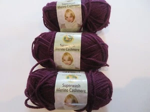 Lion Brand #821 Filato Vino 189 Superwash Lana Merino Cashmere 3 Sken 261 Iarde - Foto 1 di 7