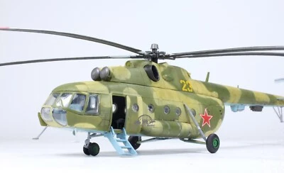 PreSale Russian Mi-8T Hip-C 1:72 Pro Built Model  Foto 1 de 4