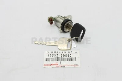 Cilindro de bloqueo de puerta delantera izquierda Toyota Land Cruiser 1991-1997 FJ80 OEM 69052-60050 Foto 1 de 3
