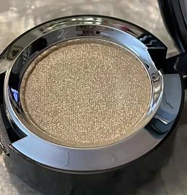 💠MAC Kiss of Klimt Dazzleshadow Extreme Eye Shadow Buttercream New FREE SHIP - Image 1 of 4