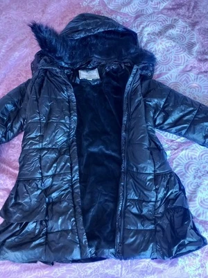 MONSOON BLACK SHEENY ZIP UP FRILL BOTTOM HOODED PADDED WINTER COAT AGE 9-10 YRS - Image 1 of 4