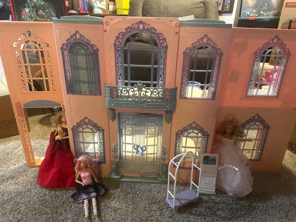 Barbie Grand Hotel con accesorios, 2001 Foto 1 de 4