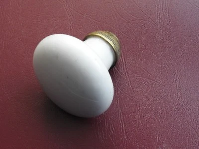 ancien bouton poignée de porte fenêtre en porcelaine laiton serrure  door handle - Photo 1/4