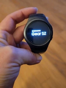 Samsung Galaxy Gear S2 42mm Stainless Steel Case Dark Gray Classic Buckle Smart - Photo 1 sur 8