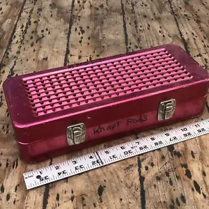 Vintage gebrauchte Sterilisationsbox Tablett 12x4,75x3" rot, 2 Riegel, hergestellt von Cheney UK - Bild 1 von 5