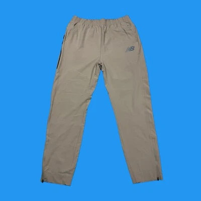 Pantalones de chándal New Balance para hombre talla grande forrados de malla con todo movimiento beige Foto 1 de 4