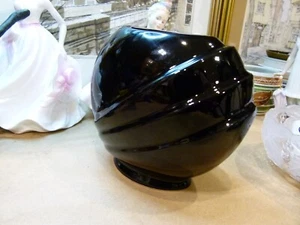 United pottery Black oval vase - Picture 1 of 5