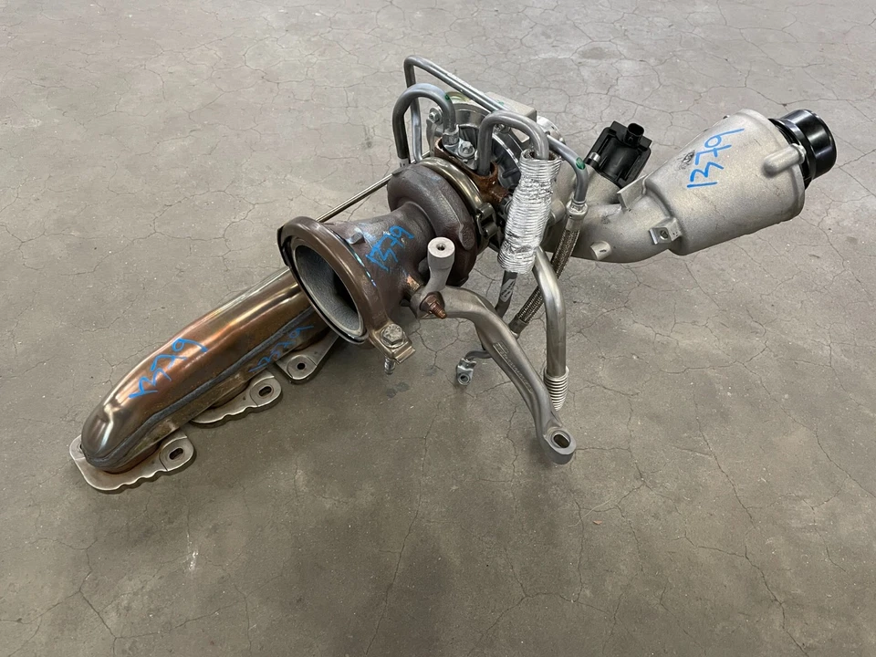 Infiniti Q60 2017 2018 turbocompresor colector de escape 2,0 L 1379 OEM Foto 1 de 4