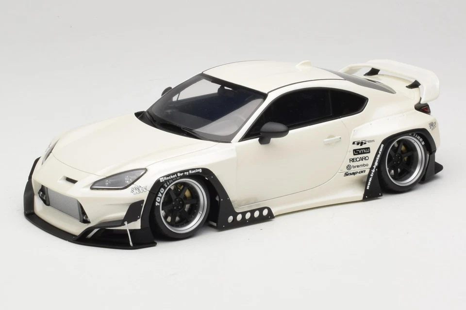 GTSPIRIT GT498 Toyota Pandem GR86 ZN8 Crystal White GT Spirit 1/18