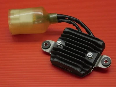 Regulador rectificador genuino Honda CBF1000 FH008EC 6.0 061 SC58 Foto 1 de 3