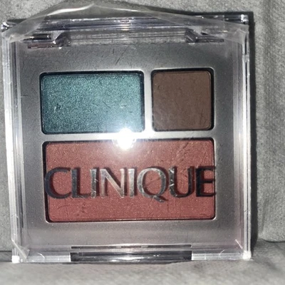 CLÍNICA TODO SOBRE SOMBRAS DÚO ROSA DESNUDA GALAXIA RUBOR PRECIOSO POSEY Foto 1 de 3