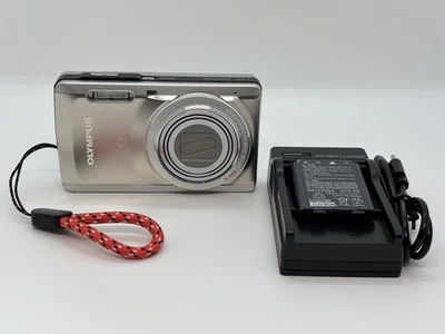 Olympus μ-7040 Titanium Silver 14MP 7x Zoom Digital Camera From Japan / Exc - Image 1 of 4