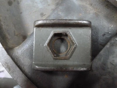 REPOSAPIÉS CENTRAL DE TORNO DE METAL PEQUEÑO O ABRAZADERA INFERIOR DE CONTRAPUNTO Foto 1 de 4