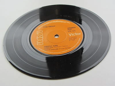 ELVIS PRESLEY 1959   STRICTLY ELVIS   EP RARE 1969 ORANGE RCA SOLID LABEL - Image 1 of 4