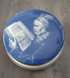 Vintage Blue Delft Hand Painted Trinket Box Made in Holland Old Woman Reading - Picture 1 of 4