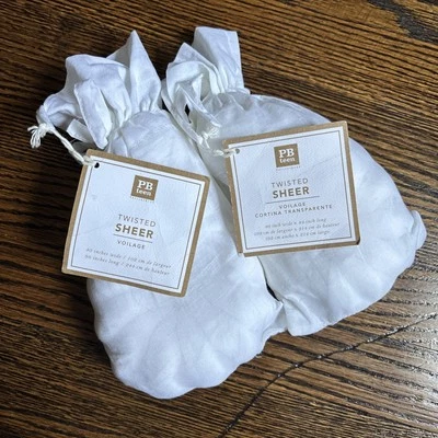 Cortinas blancas transparentes retorcidas Pottery Barn Teen 1-40x84 y 1-40x96 Foto 1 de 3