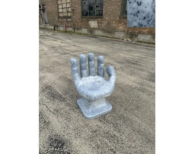 Silla con forma de mano derecha de granito dálmata blanco y negro 32" adulto años 70 iCarly Foto 1 de 4
