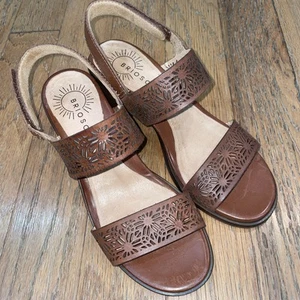 Brioso Paloma Brown Leather Laser Cut Block Heel Sandals Size 6.5 ($130) New - Picture 1 of 8