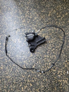 Línea de manguera de pinza de freno trasera Triumph Trident 660 2021-2024 OEM - Imagen 1 de 2