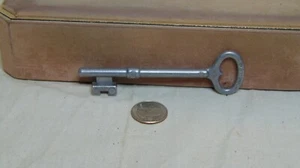 LLAVE ESQUELETO DE JUGUETE SUBUR BAN DE COLECCIÓN - Imagen 1 de 6