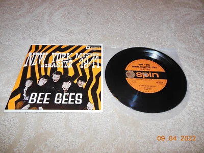 RARE 1960's Bee Gees Australia 7" EP Barry Robin Maurice Gibb photo sleeve SPIN - Image 1 of 2
