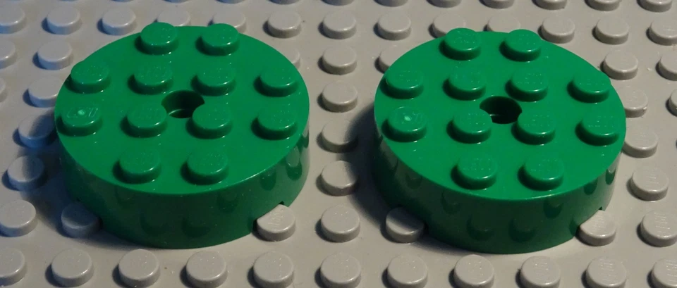 Lego Stein rund 4x4 Grün 2 Stück - Bild 1 von 1